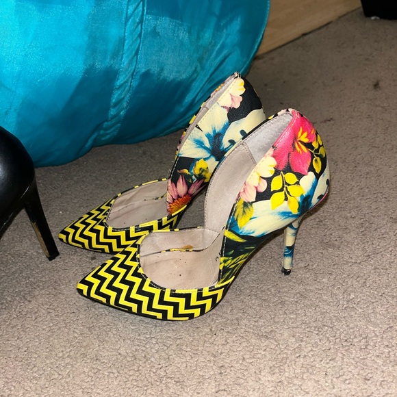 Shoes - Chinese laundry heels